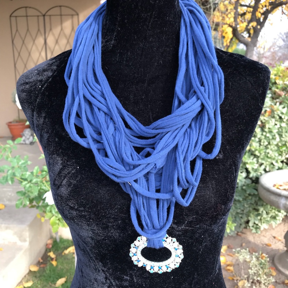 Multi strands buckle scarf necklace